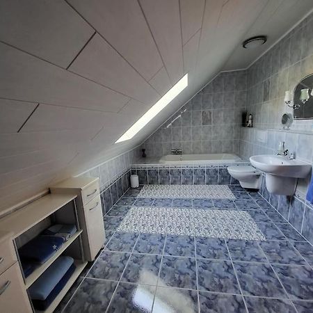 Schoene Wohnung Mit Eigenem Eingang Und Parkplatz Fulda Exterior photo